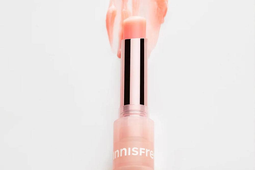10 Rekomendasi Lip Balm Stick Terbaik untuk Melembapkan Bibir Kering dan Pecah-Pecah