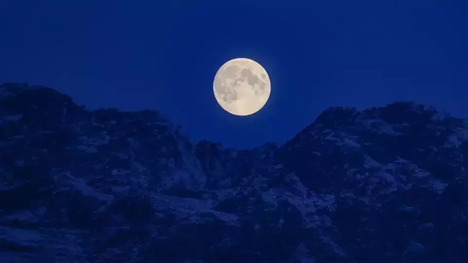 11 Fenomena Astronomi Menarik yang Akan Terjadi pada Desember 2025, Jangan Lewatkan!