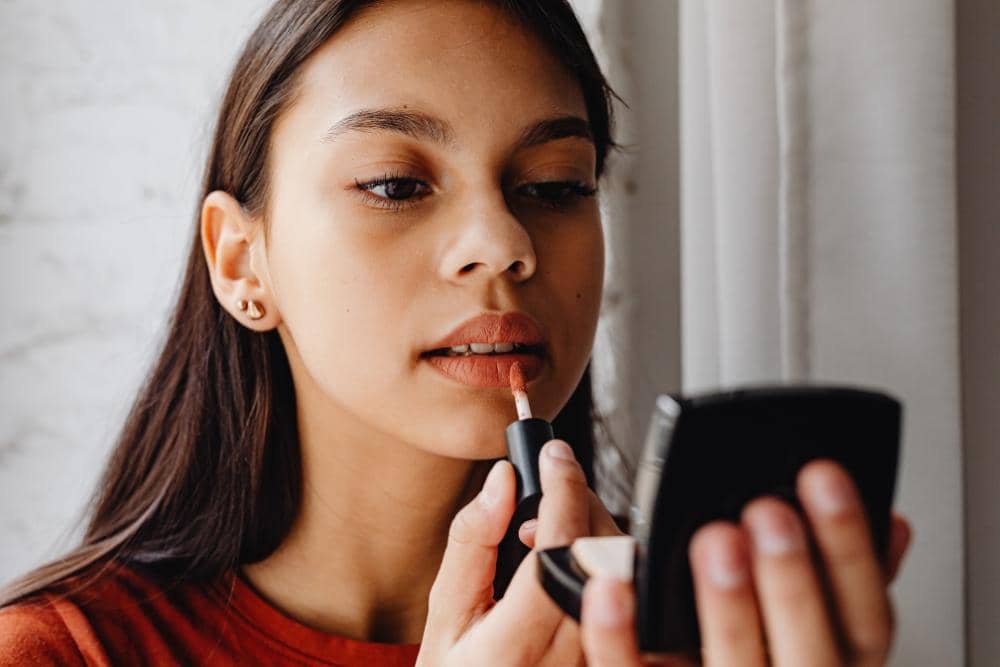 12 Rekomendasi Lipstik Tahan Lama, Tidak Mudah Luntur Saat Makan dan Minum 12 Rekomendasi Lipstik Tahan Lama, Tidak Mudah Luntur Saat Makan dan Minum