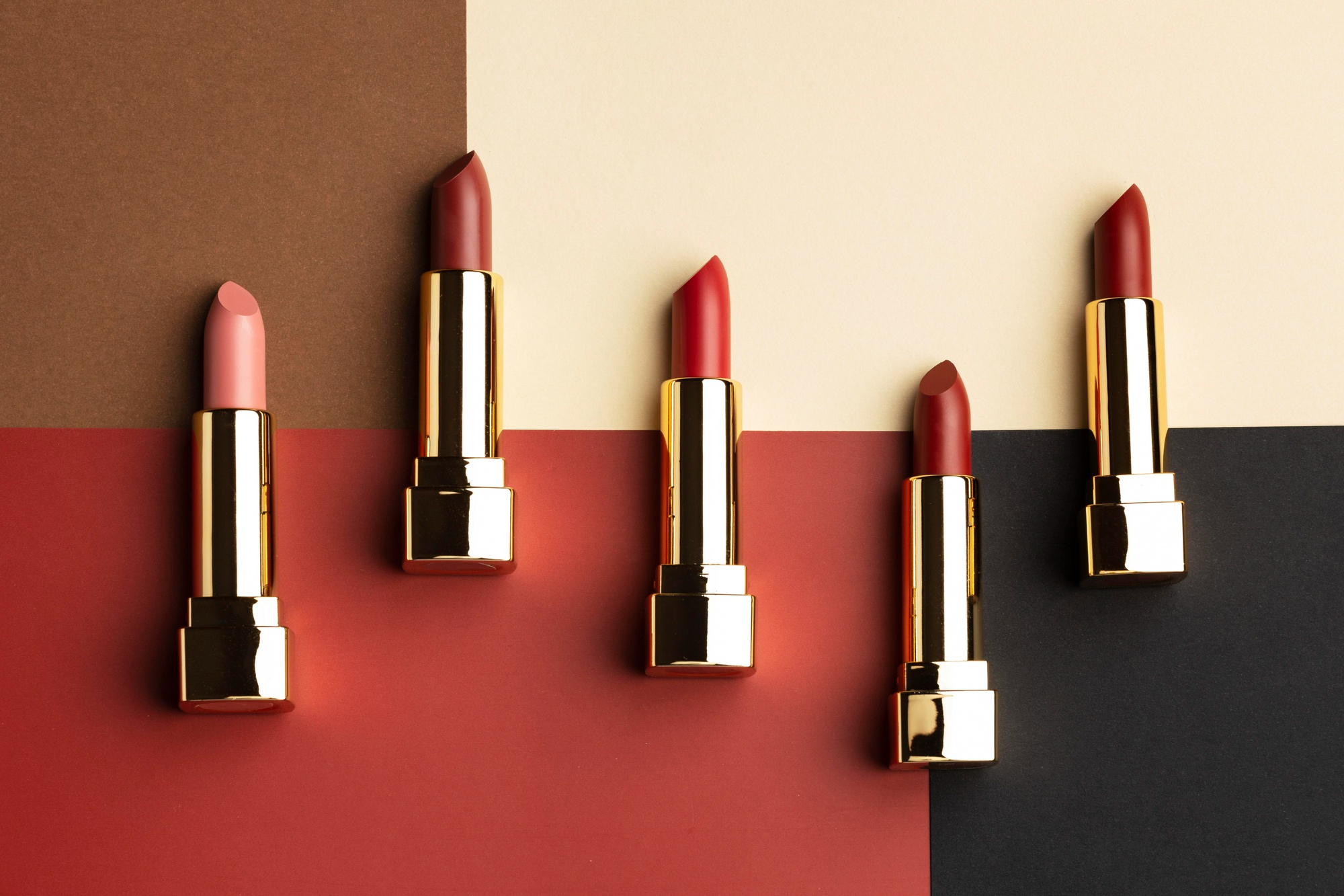5 Rekomendasi Lipstik Matte Terbaik yang Tidak Membuat Bibir Kering dan Tahan Lama
