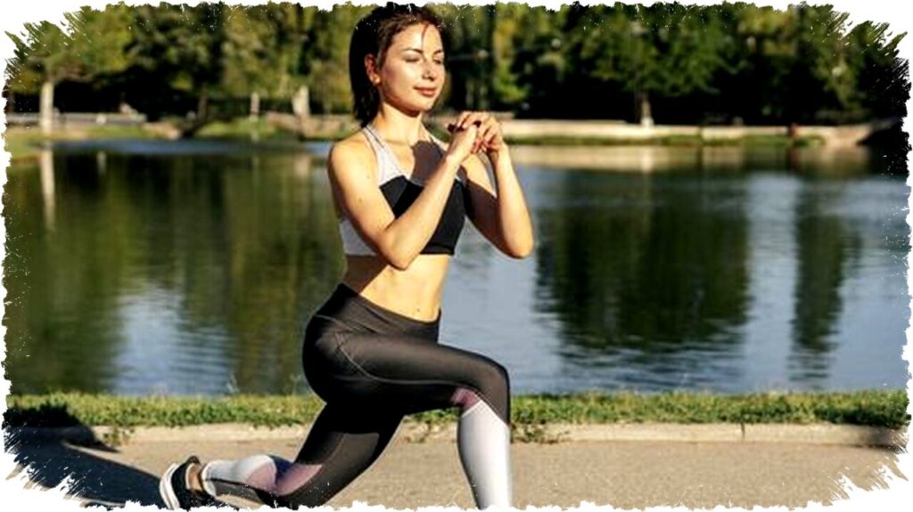 3 Olahraga Efektif Bikin Awet Muda di Usia 40-an: Squat, Berenang, dan Yoga