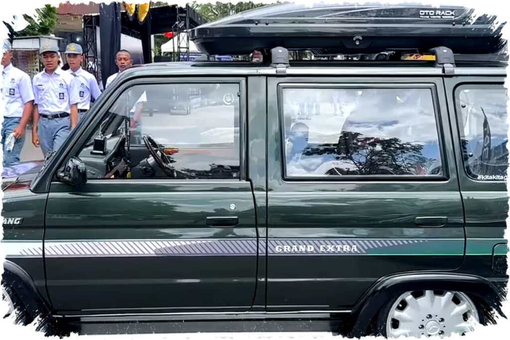 Kijang Grand Extra 1995 Clean Look: Modifikasi Halus dengan Velg Mercy dan Lampu LED Modern