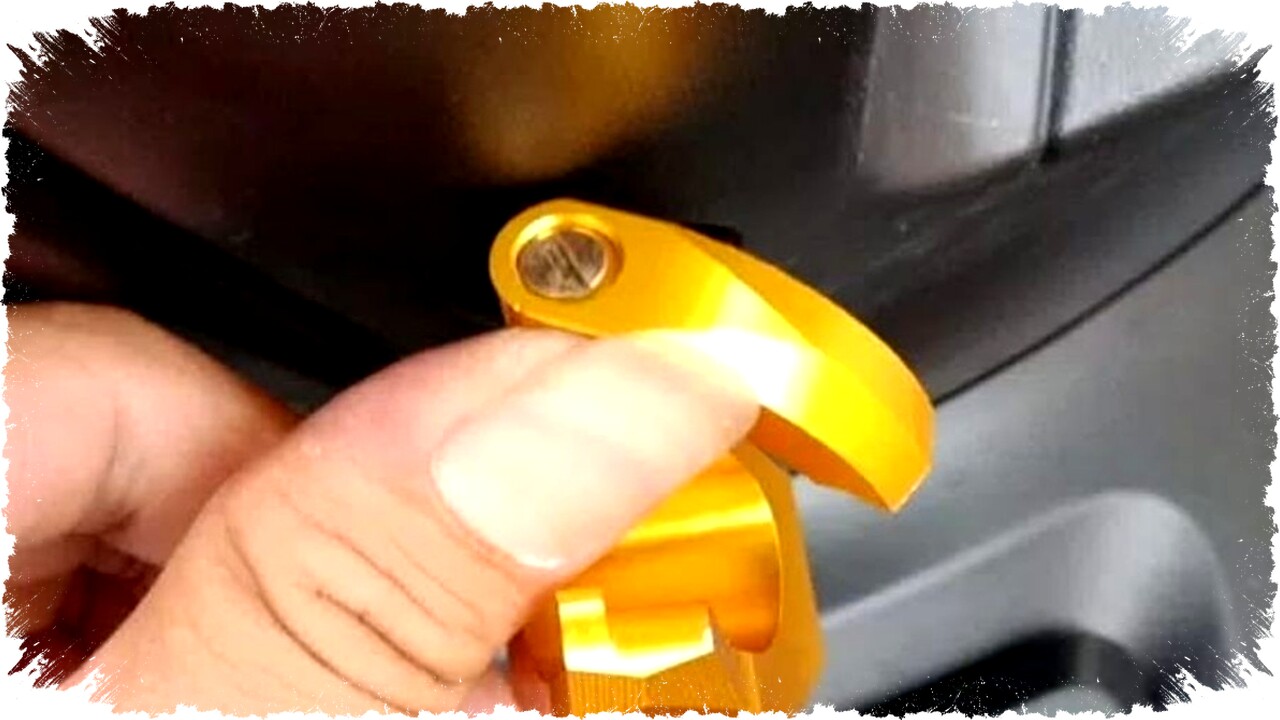 7 Gantungan Barang Motor Terbaik untuk Bawa Barang Lebih Aman dan Nyaman Sehari-hari 7 Gantungan Barang Motor Terbaik untuk Bawa Barang Lebih Aman dan Nyaman Sehari-hari