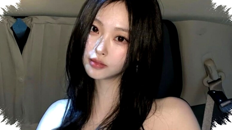 4 Inspirasi OOTD Monokrom Stylish ala Choi Hee Jin untuk Tampilan Casual hingga Formal