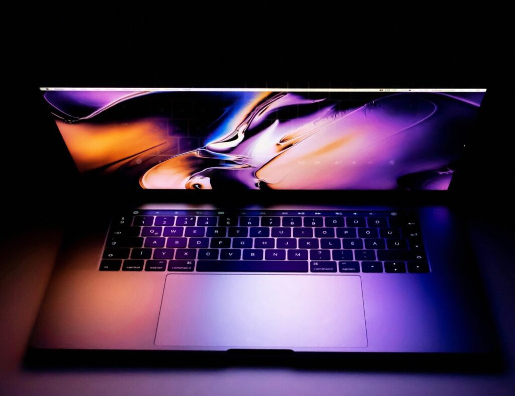 Apple Siapkan Transisi 5 Produk ke Layar OLED, Panel OLED MacBook Pro Mulai Diproduksi