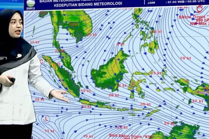 BMKG Prediksi Hujan Sangat Lebat hingga Ekstrem Guyur Jawa Barat dan Wilayah Lain, Waspada!
