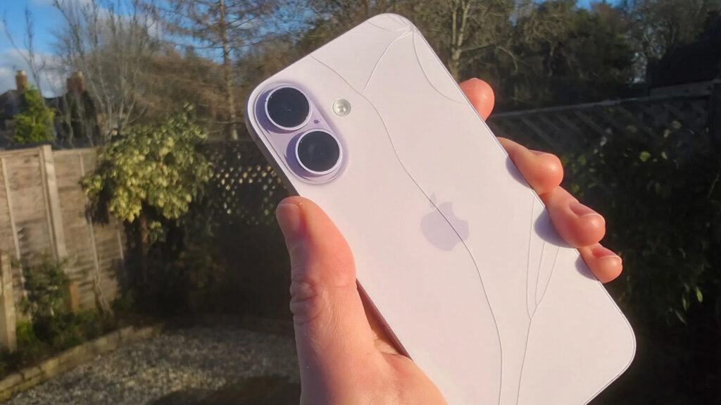 Apple Tinggalkan Titanium di iPhone 17, Beralih Aluminium: Kemunduran Durabilitas dan Pilihan Berat Ringan?