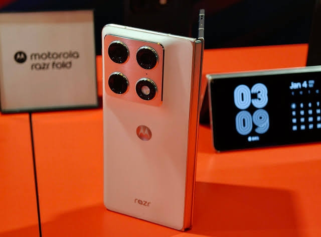 Motorola Razr Fold Hadir dengan Desain Ikonik dan Fitur Moto AI Terbaru