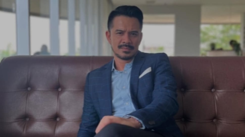 Roby Tremonti Siap Laporkan Polisi jika Tuduhan Teror Hesti Purwadinata Tak Jelas Roby Tremonti Siap Laporkan Polisi jika Tuduhan Teror Hesti Purwadinata Tak Jelas
