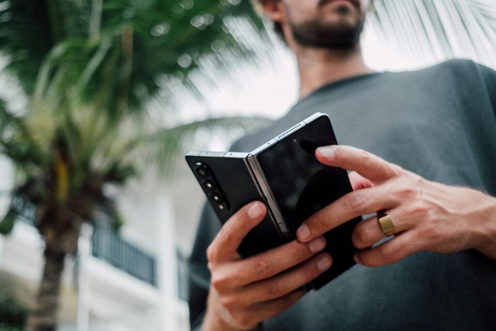 5 Tips Produktif Pakai HP Fold: Rahasia Multitasking Lancar & Efisien Setiap Hari