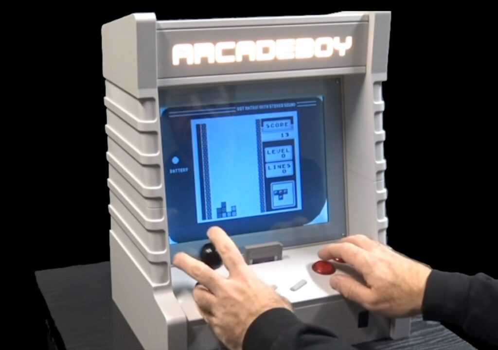 Arcadeboy Ubah Game Boy Jadi Mesin Arcade dengan Layar 12,1 Inci