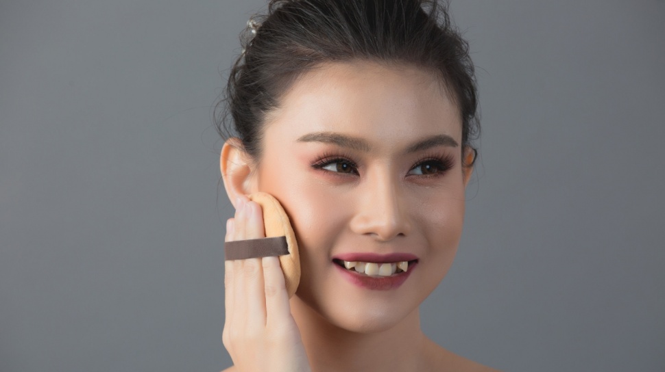 5 Bedak Translucent Terbaik & Murah untuk Makeup Tahan Lama, Cek Rekomendasinya! 5 Bedak Translucent Terbaik & Murah untuk Makeup Tahan Lama, Cek Rekomendasinya!