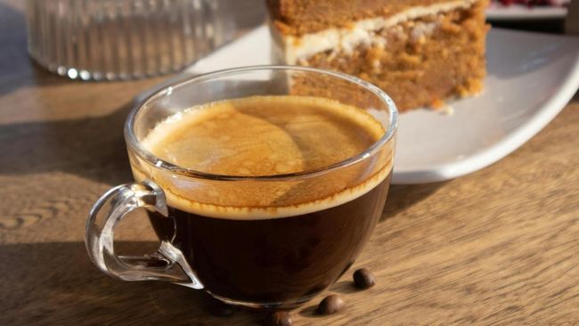 5 Makanan yang Sebaiknya Tidak Dikonsumsi Bersama Kopi agar Tubuh Tetap Sehat