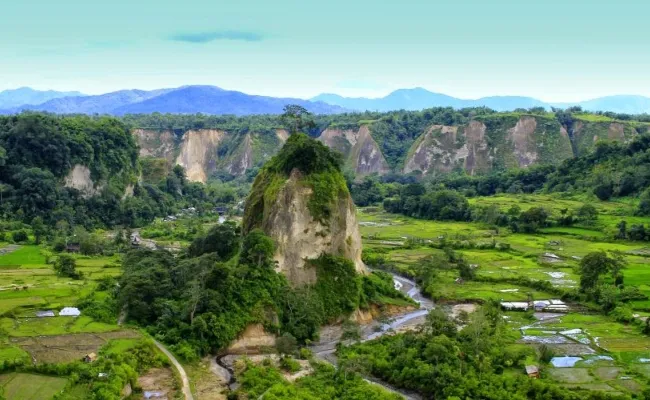 Keindahan Alam Ngarai Sianok di Bukittinggi yang Memukau dan Wajib Dikunjungi