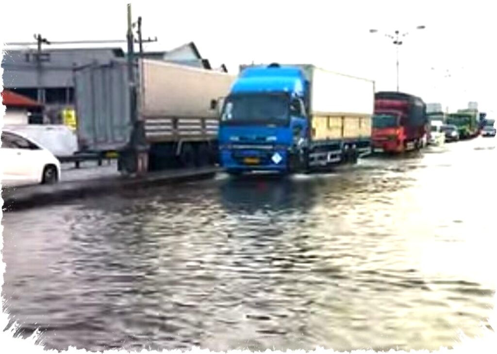 Banjir Rob Setinggi 1 Meter Mengancam Pantura Jawa Tengah Sore Ini Waspada Gangguan Transportasi dan Aktivitas Pesisir