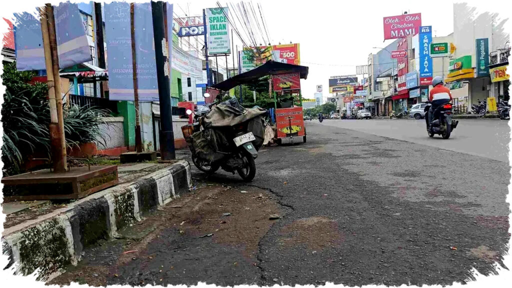 Pedagang Takjil Cirebon Merana Lapak Diserobot Parkir Liar Wali Kota Janji Evaluasi Ketat Setiap Minggu