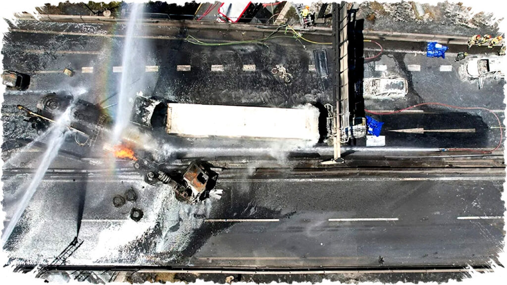Foto-Foto Mengungkap Kerusakan Parah Setelah Ledakan Truk di Santiago Chile Tewaskan 4 Orang dan Lukai Puluhan