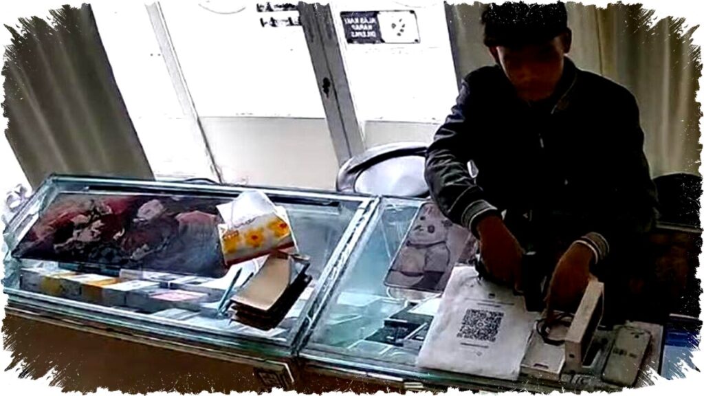 Perampok di Mojokerto Todong Karyawan DH Store Pakai Pistol dan Rampas iPhone 15 Pro Tengah Hari