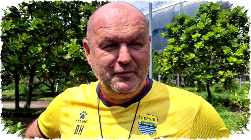 Amukan Pelatih Bojan Hodak Setelah Wasit Menghentikan Laga Persib vs Ratchaburi Karena Suporter Masuk Lapangan
