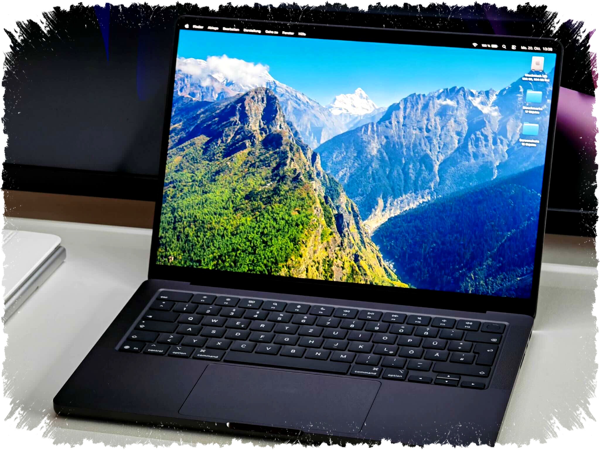 MacBook akhirnya punya fitur batere tahan lama resmi di macOS Tahoe 26.4, tanpa perlu aplikasi pihak ketiga! Simak keunggulannya di sini.