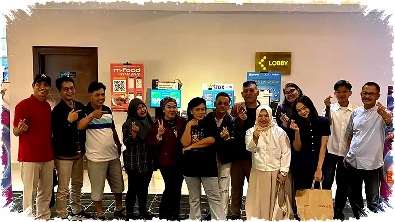 GINSI Jatim Pecahkan Tradisi, Nobar Film AIU-EO Macam Betool Aja Buktikan Kebersamaan dan Solidaritas Anggota Melonjak Tajam! GINSI Jatim Pecahkan Tradisi, Nobar Film AIU-EO Macam Betool Aja Buktikan Kebersamaan dan Solidaritas Anggota Melonjak Tajam!