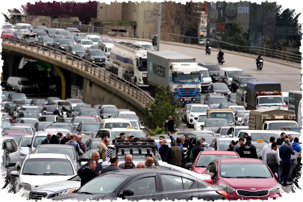 Protes Meluas di Beirut: Jalan-jalan Diblokir Warga Marah Pajak Baru Bahan Bakar yang Memicu Krisis Hidup dan Ketegangan Politik di Tengah Kekacauan Negara
