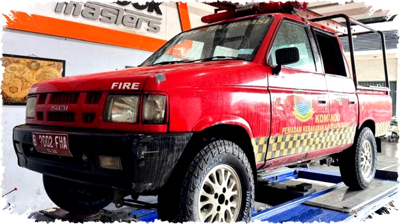 Hankook Tire Serbu Armada Darurat Bekasi dengan Ratusan Ban, Siap Hadapi Krisis! Mobil Pemadam dan Ambulans Kini Tak Lagi Terganjal Medan Berat, Kecepatan Terjamin