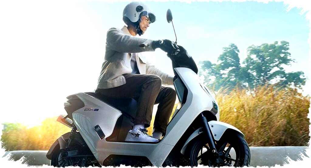 Honda EM1 e: Motor Listrik Ringkas Nan Hemat, Tapi Jarak Tempuh Sebatas Kota Saja – Apakah Cukup untuk Mobilitas Harianmu?