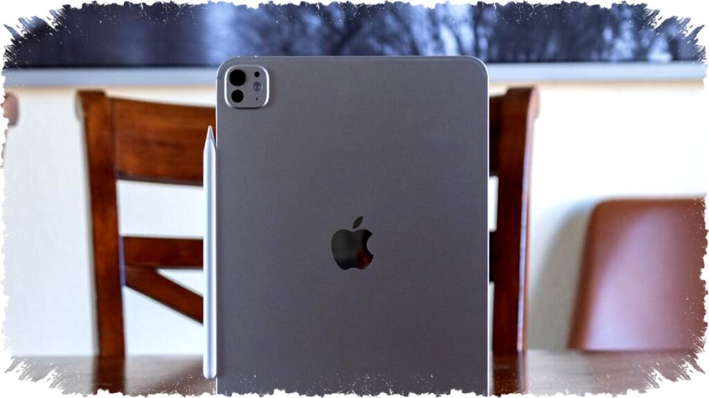Tiga Titik Misterius di Belakang iPad: Cara Canggih Apple Menghilangkan Ribet Keyboard Nirkabel Segera Terungkap!