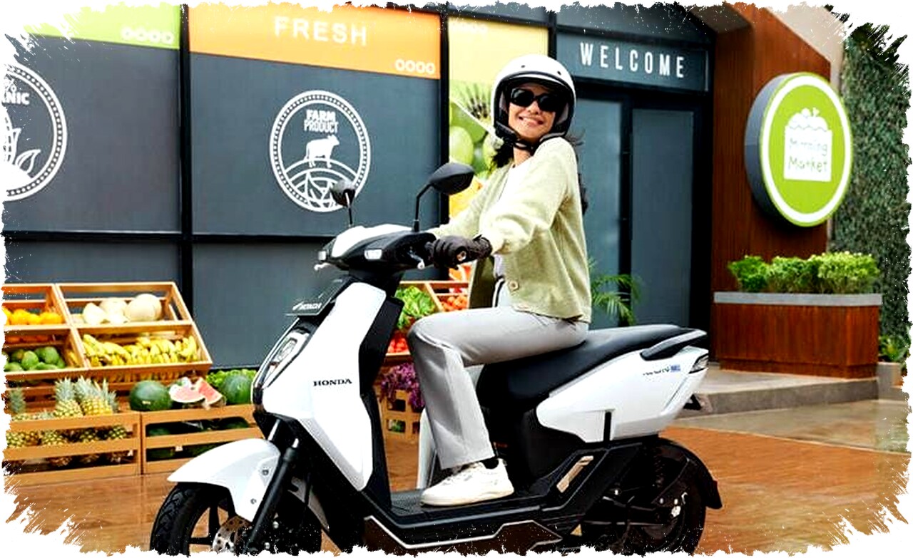 Era Baru Honda ICON e vs Andalan Lama Scoopy: Motor Listrik Futuristik vs Skutik Retro, Mana Pilihan Tepat untuk Mobilitas Perkotaan Anda? Era Baru Honda ICON e vs Andalan Lama Scoopy: Motor Listrik Futuristik vs Skutik Retro, Mana Pilihan Tepat untuk Mobilitas Perkotaan Anda?
