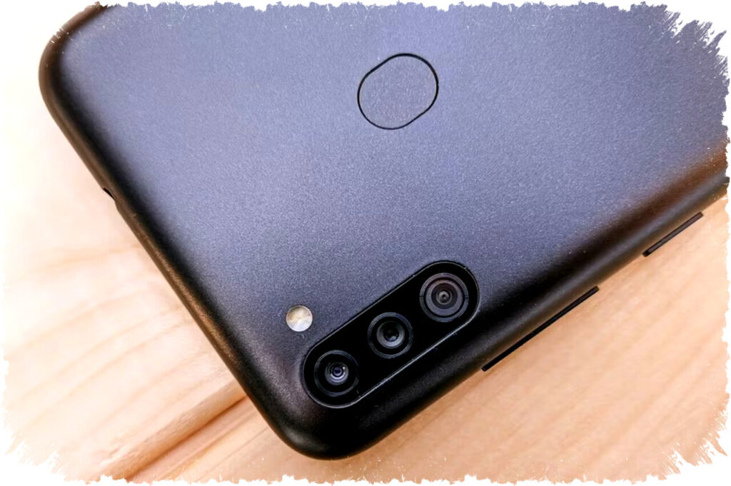 Smartphone vs Feature Phone: Perbedaan yang Bukan Sekadar Gadget, Tapi Cara Hidup yang Terbelah Jauh! Simak 5 Fakta Mengejutkan Ini!