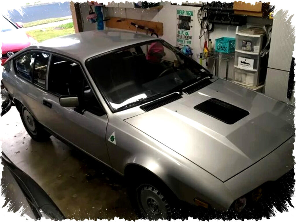 1982 Alfa Romeo GTV6: Coupe Klasik dengan Interior Balocco dan Body Bebas Karat Siap Restorasi