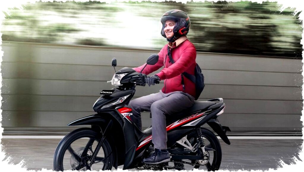 Pilihan Motor Keluarga untuk Sehari-hari: Kelebihan & Kekurangan Honda Revo yang Irit dan Tangguh