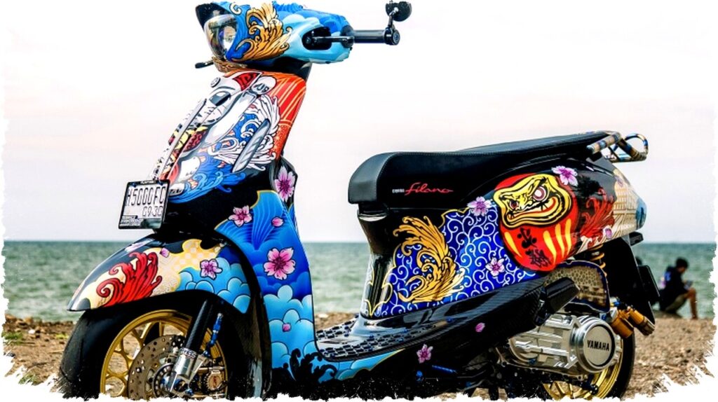 Modifikasi Yamaha Grand Filano Hybrid Bergaya Sporty Racing Jepang dengan Grafis Daruma & Maneki-Neko