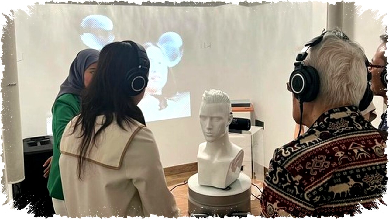 Alat Bantu Dengar AI ReSound Vivia Terkecil Dunia: Bisa Saring Suara & Cegah Depresi Lansia
