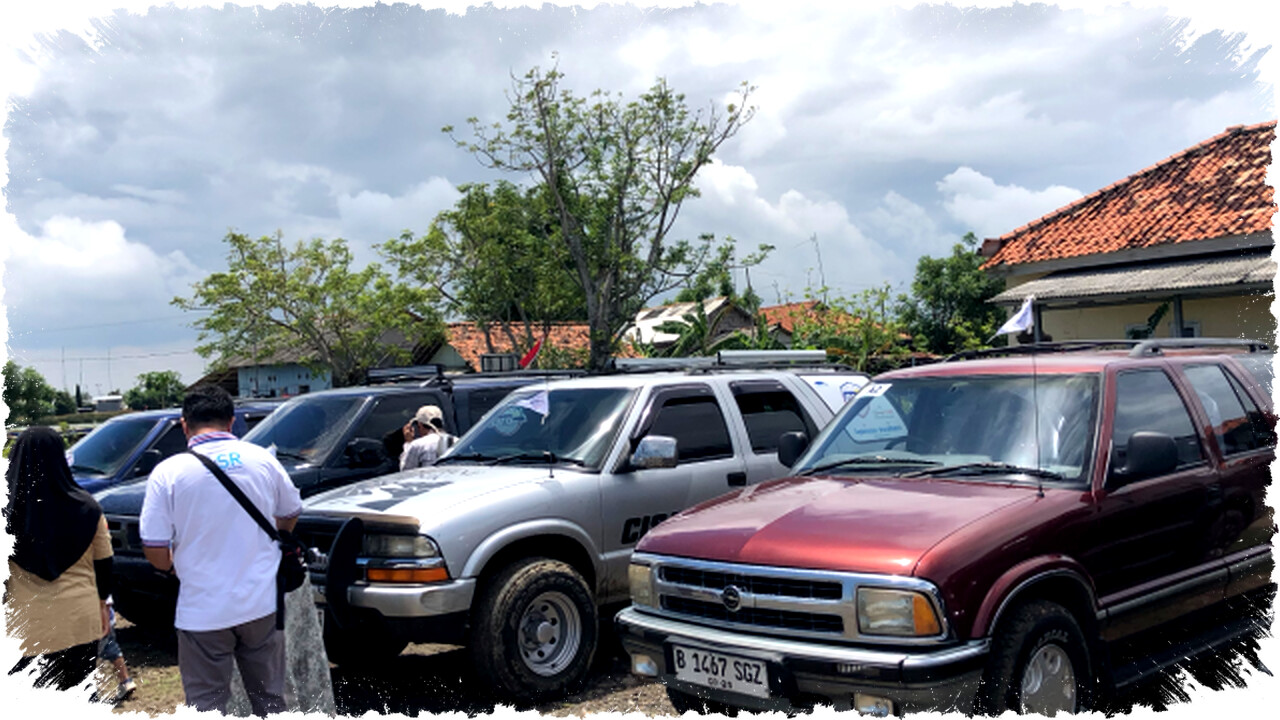 Blazer Indonesia Club Uji Ketangguhan SUV dan Salurkan Bantuan Banjir di Subang, Launching BIC Reaksi Cepat