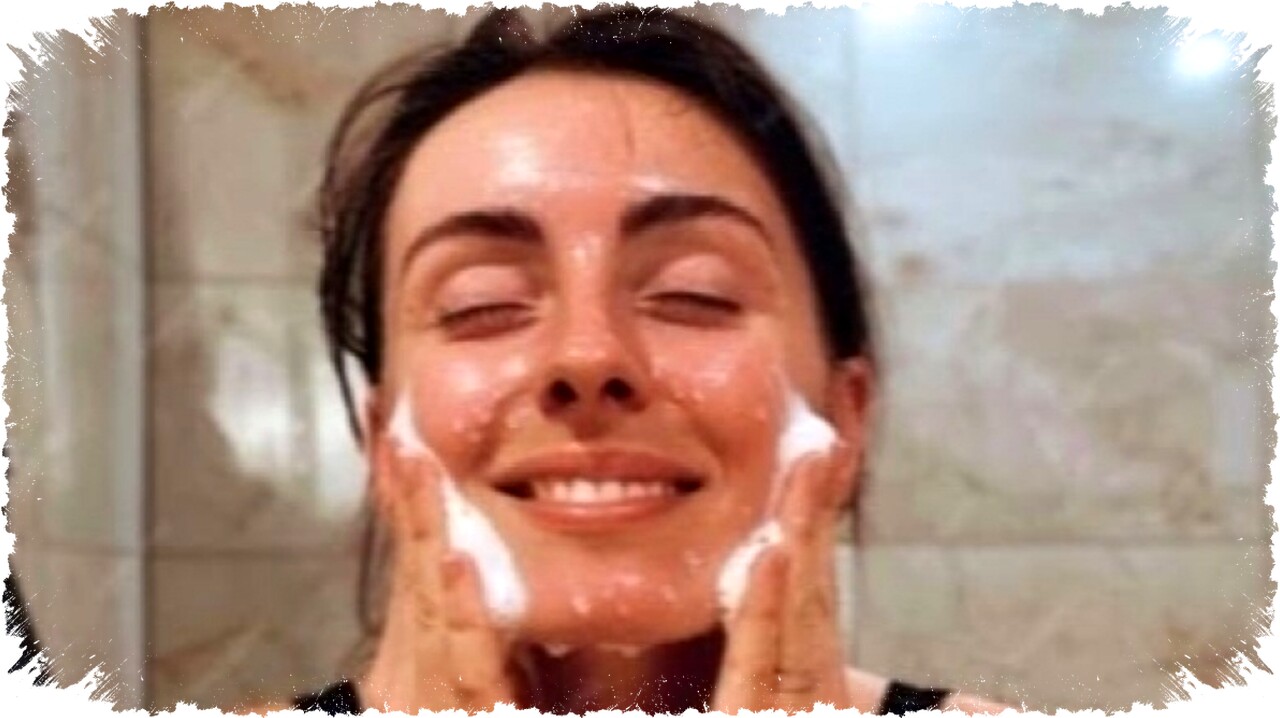 Bye Kusam! 4 Cleanser Glycolic Acid Ampuh Angkat Sel Kulit Mati Bikin Wajah Cerah Alami