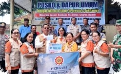 Guru Agama Buddha Jateng Bantu Korban Banjir Pati & Kudus, Wujudkan Cinta Kasih Nyata