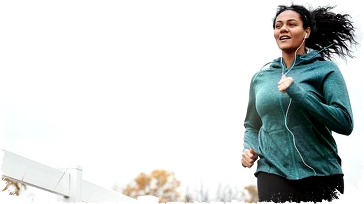 Outfit Sporty Wanita: Jaket Anti UV, Rok Fleksibel & Sneaker Nyaman untuk Jogging & Jalan Santai