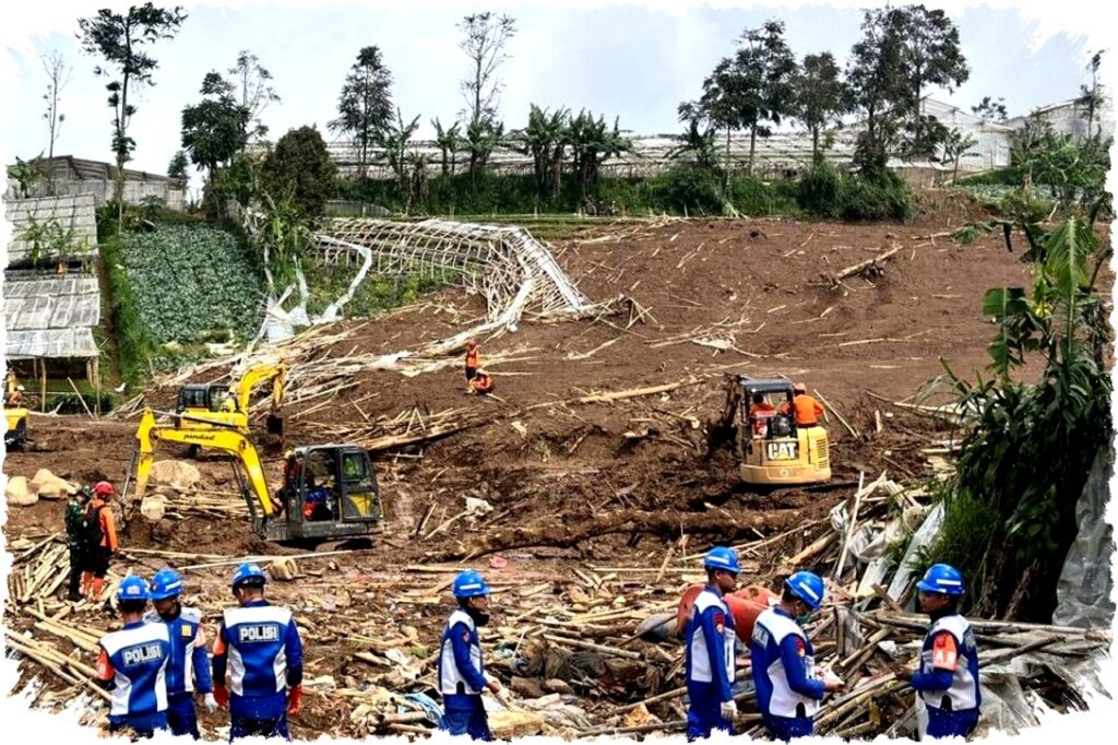 Operasi SAR Longsor Bandung Barat Diperluas dengan 18 Alat Berat, 6 Korban Masih Dicari