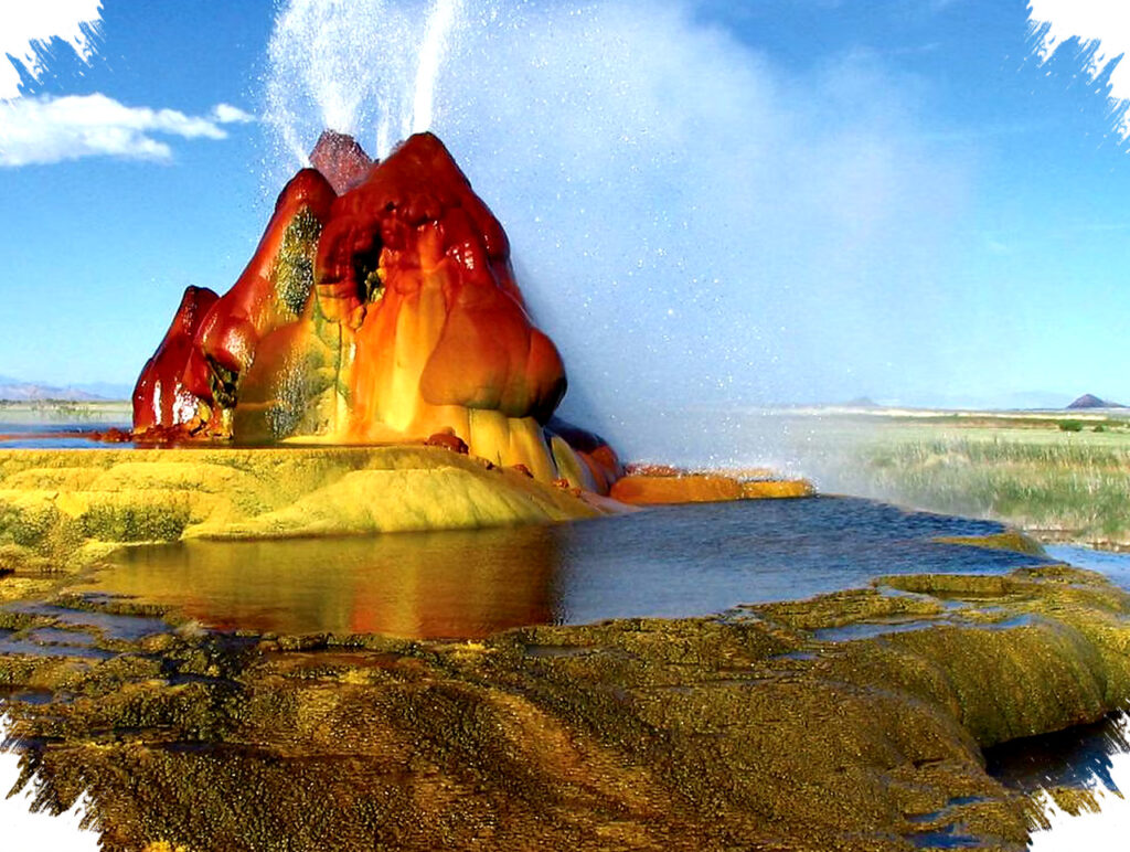 Fly Geyser Nevada Lahir Dari Kesalahan Pengeboran, Warna-Warninya Tumbuh Tanpa Henti