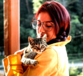 4 Fakta Ilmiah Cara Kucing Berkomunikasi, Dari Mengeong Hingga Kedipan Lambat