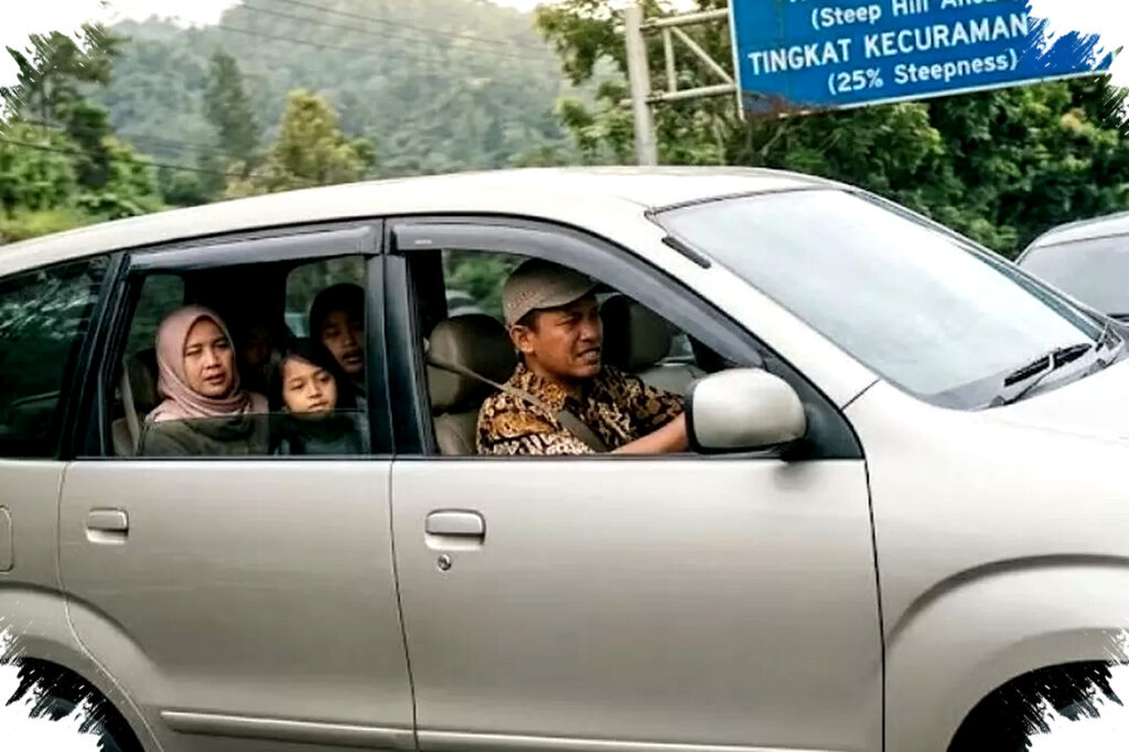 Menguasai Teknik Kopling dan Rem Tangan, Rahasia Mobil Manual Tak Pernah Mundur di Tanjakan Curam