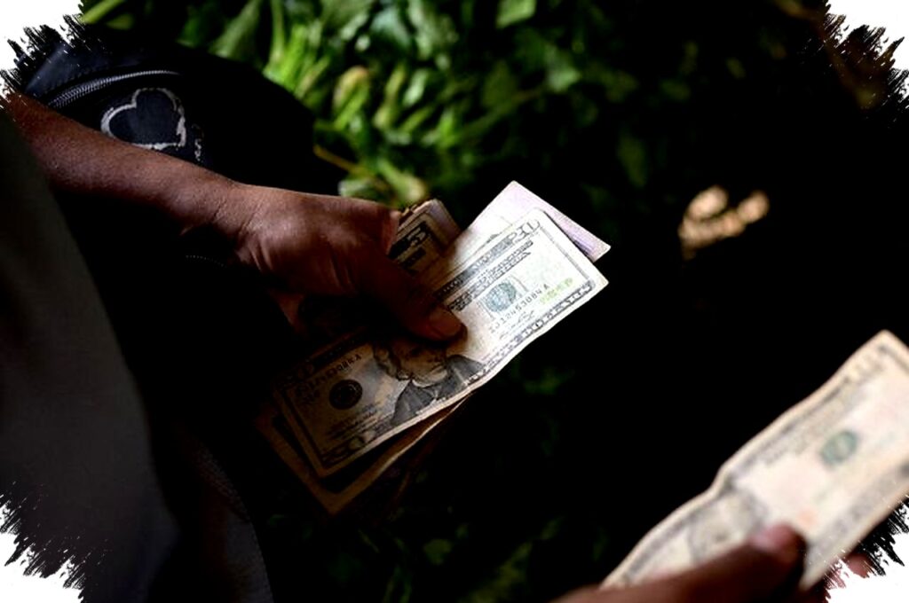 Kelangkaan Dolar Memaksa Bisnis Kecil Venezuela Naikkan Harga, Beralih ke Kripto untuk Bertahan