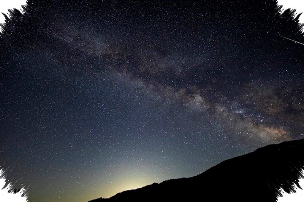Cara Mudah Menyaksikan Puncak Hujan Meteor Lyrids dengan Kejadian Spektakuler di Langit Malam