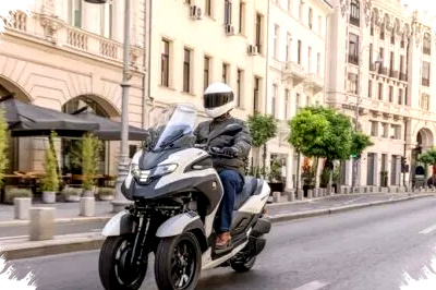 Yamaha Tricity 300 2026 Bawa Airbag Pertama di Dunia untuk Skuter Komuter, Revolusi Keselamatan Berkendara Roda Tiga