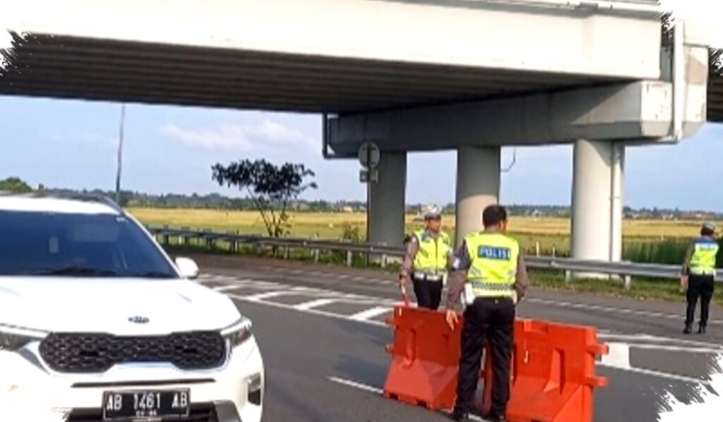 Arus Balik Melonjak Menghimpit Tol Brebes Barat, One Way Diterapkan Demi Cegah Kekacauan Lalu Lintas
