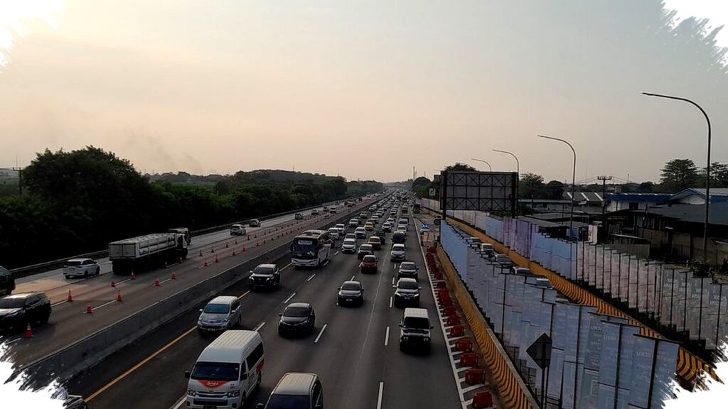 Puncak Mudik Meledak di Cikampek Utama, 387.451 Kendaraan Dipaksa One Way Nasional
