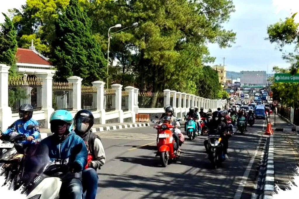 H+2 Lebaran Jalur Puncak Bogor Cianjur Terapkan One Way, Antrean Kendaraan Mengular Hingga Kilometer
