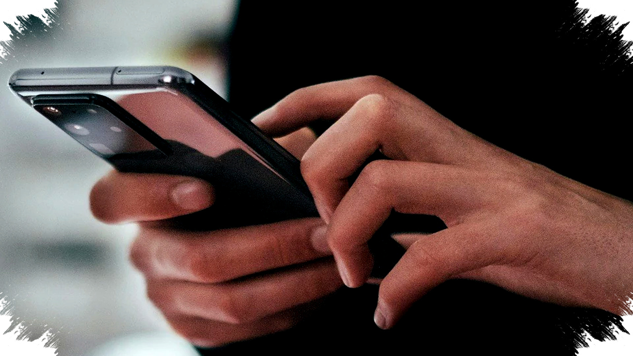Aadhaar Ingin Masuk ke Setiap Ponsel Baru, Apple dan Samsung Pasang Rem?